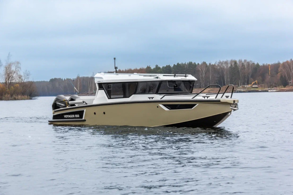 Катер VOYAGER 850 Cabin Twin, бежевый